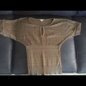 Cute knit top - size medium